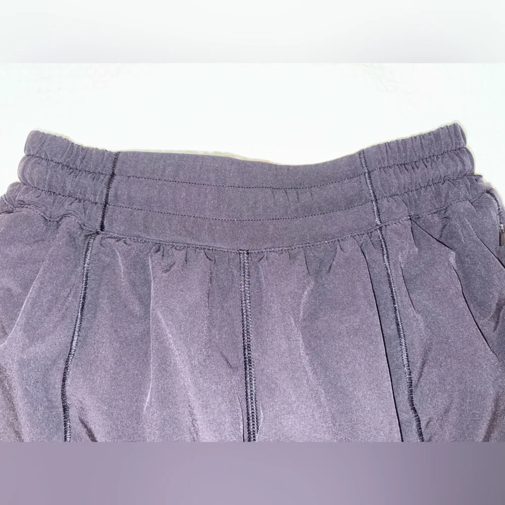 Lululemon Hotty Hot Short II, Long 4 Inches in Black - Size 4 - Picture 6 of 15